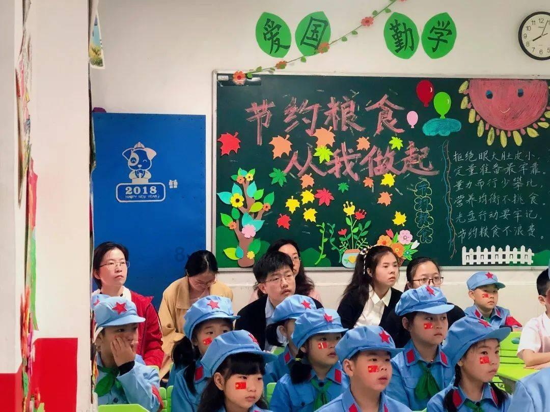 秀才落榜不服气,狠心阉了自己去当太监,刚入宫就遇到好差事